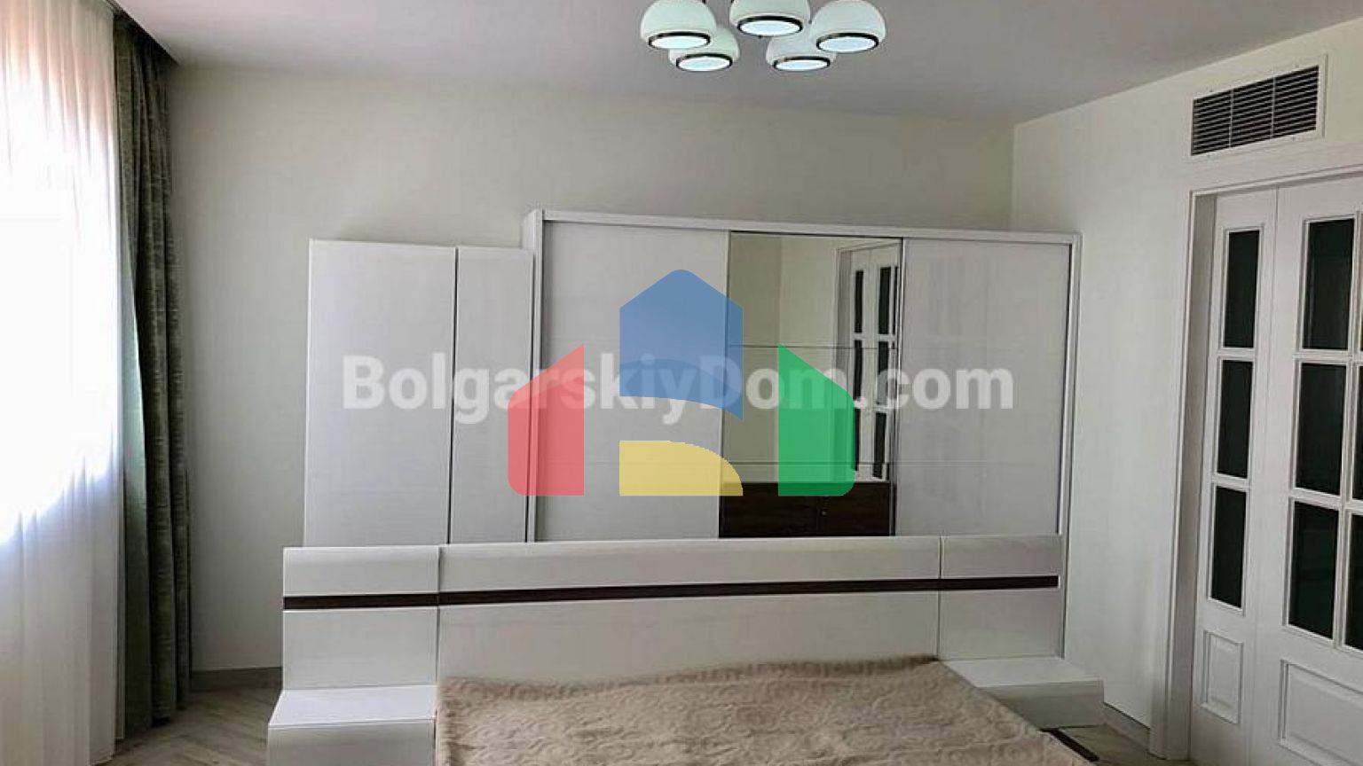 Трикімнатна квартира у Флорес Гарден