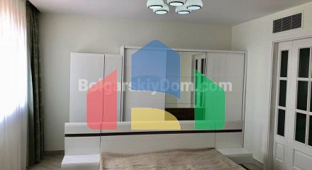 Трикімнатна квартира у Флорес Гарден