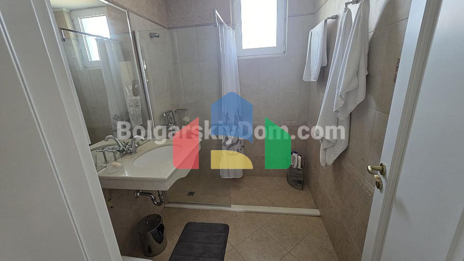 Трикімнатна квартира у Флорес Гарден