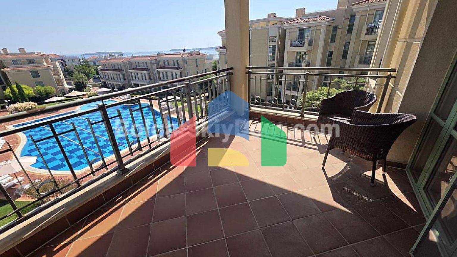 Трикімнатна квартира у Флорес Гарден