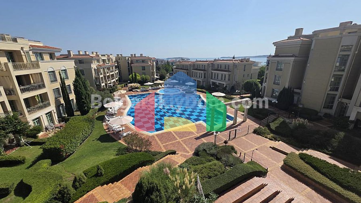 Трикімнатна квартира у Флорес Гарден