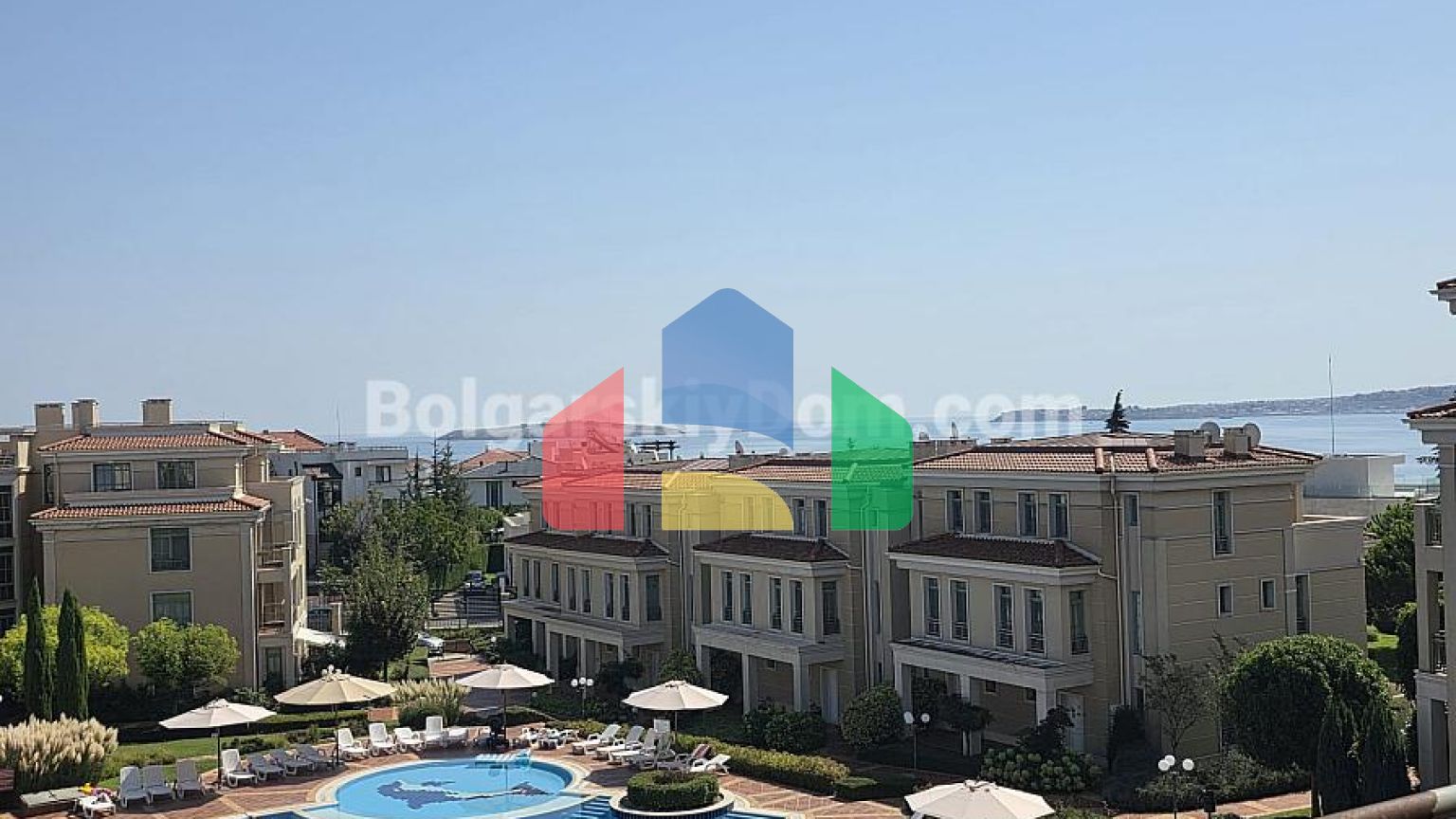 Трикімнатна квартира у Флорес Гарден