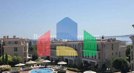 Трикімнатна квартира у Флорес Гарден