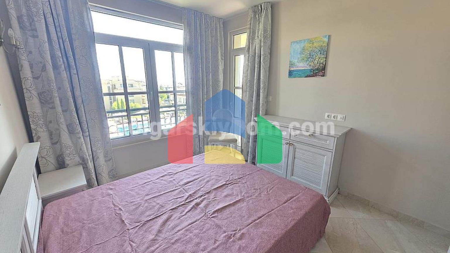 Трикімнатна квартира у Флорес Гарден