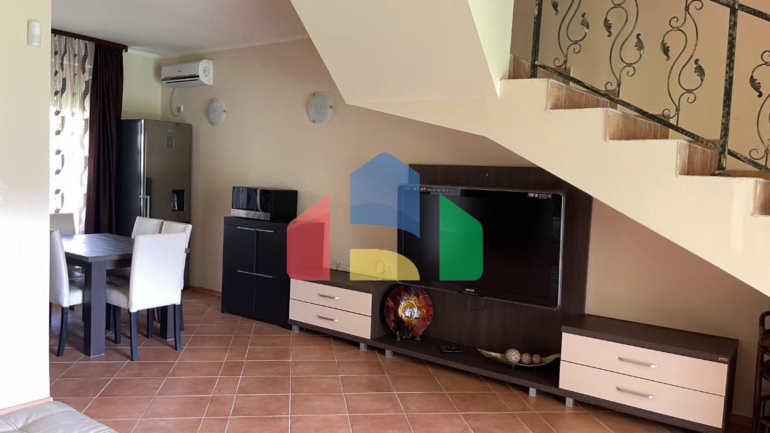 Дом в закрытом коттеджном поселке в Болгарии, локация Елените