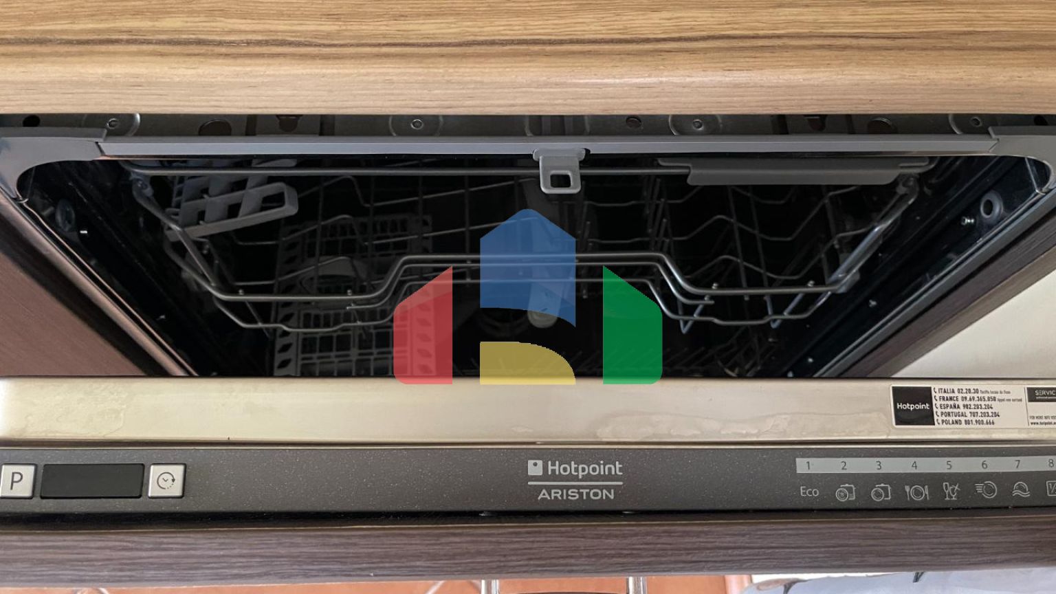 Дом в закрытом коттеджном поселке в Болгарии, локация Елените