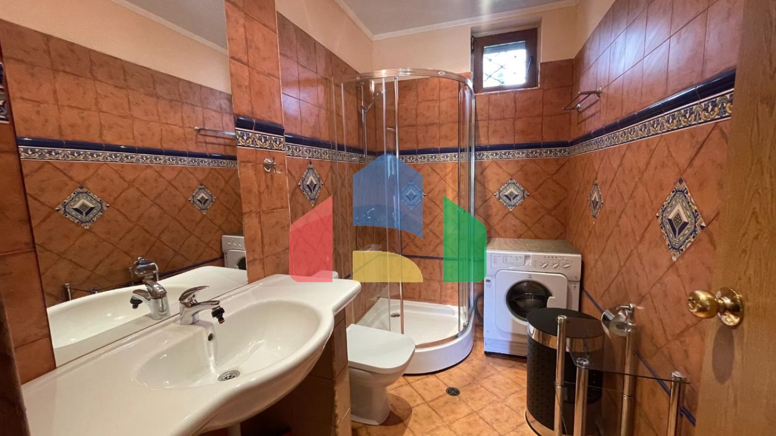 Дом в закрытом коттеджном поселке в Болгарии, локация Елените