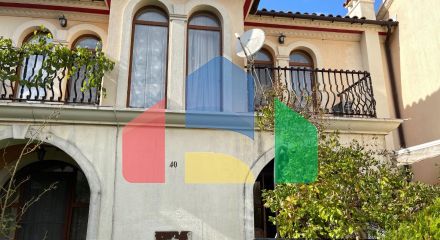 Дом в закрытом коттеджном поселке в Болгарии, локация Елените