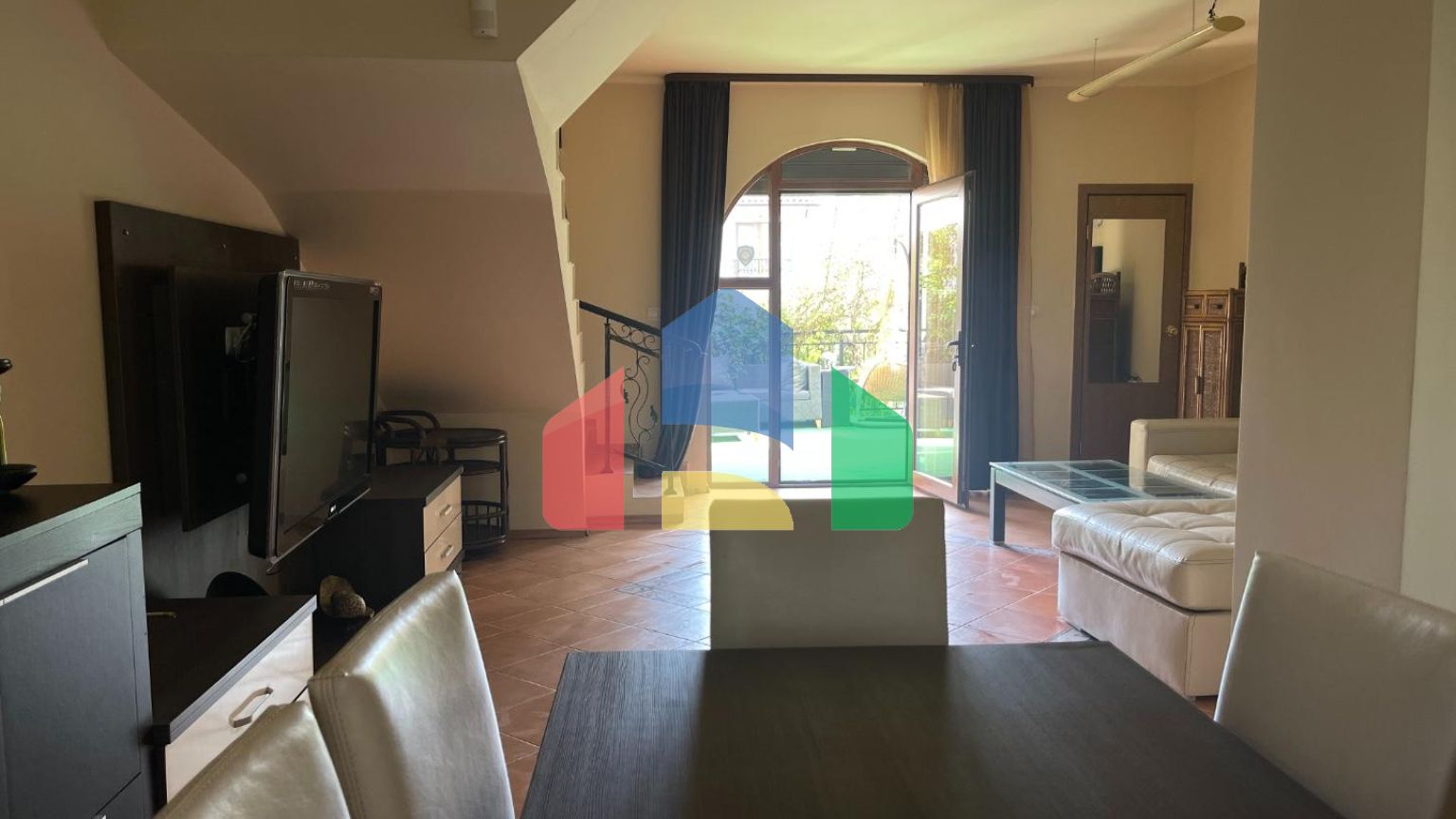 Дом в закрытом коттеджном поселке в Болгарии, локация Елените