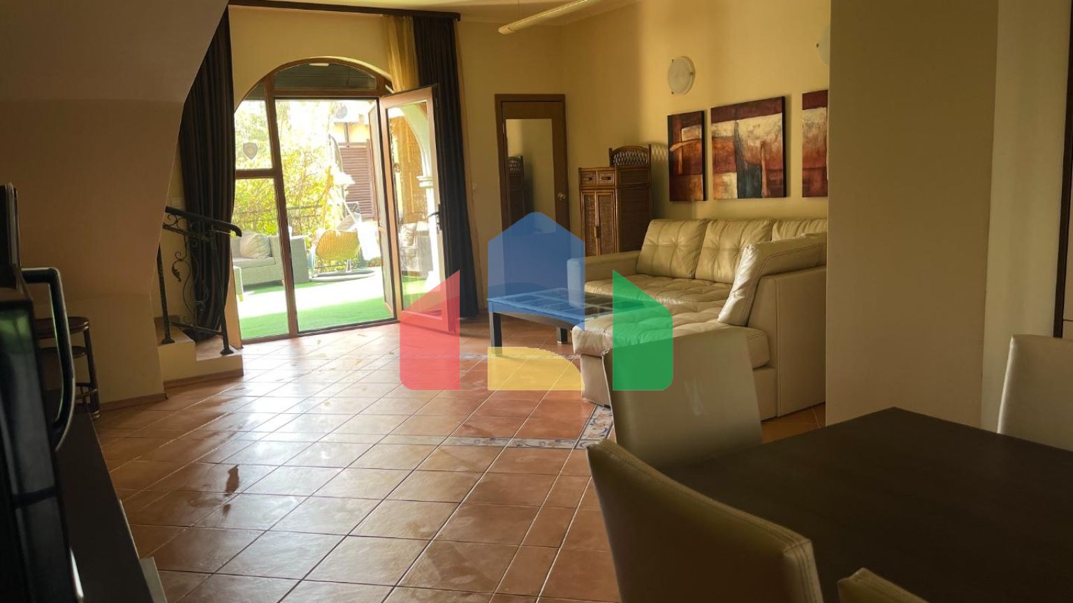 Дом в закрытом коттеджном поселке в Болгарии, локация Елените