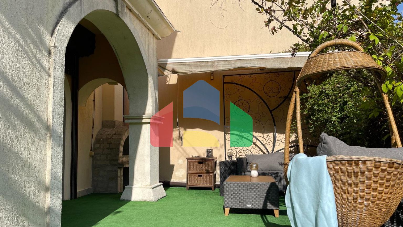 Дом в закрытом коттеджном поселке в Болгарии, локация Елените