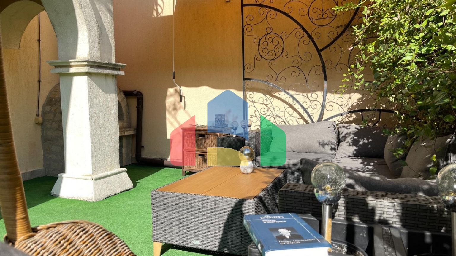 Дом в закрытом коттеджном поселке в Болгарии, локация Елените