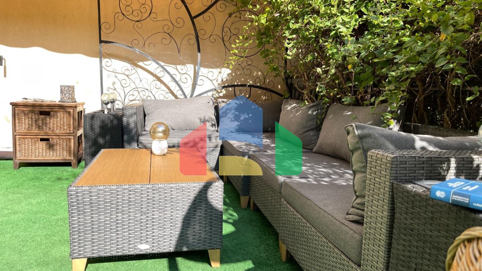 Дом в закрытом коттеджном поселке в Болгарии, локация Елените