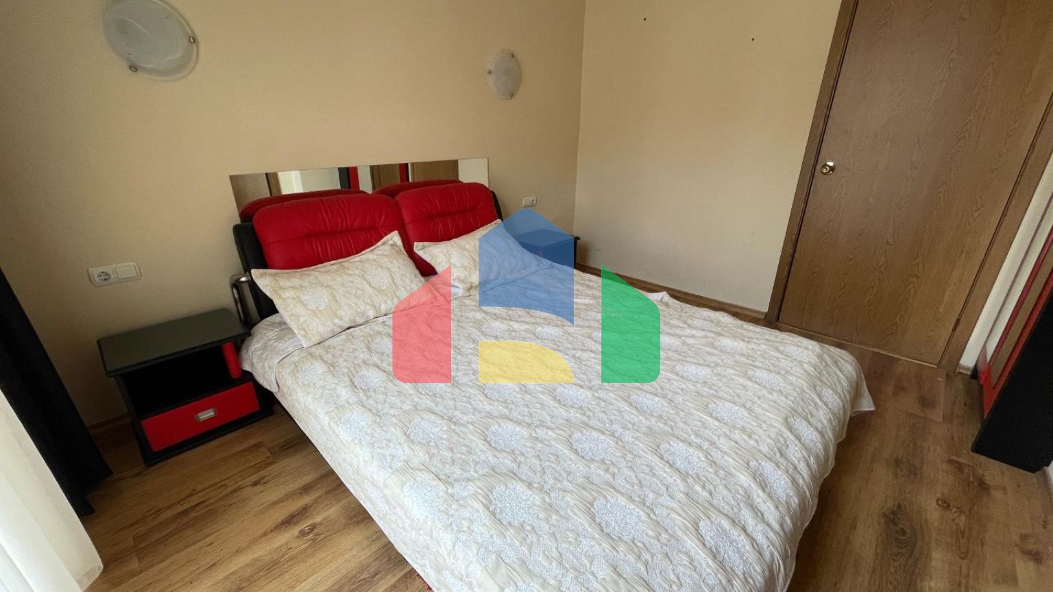 Дом в закрытом коттеджном поселке в Болгарии, локация Елените