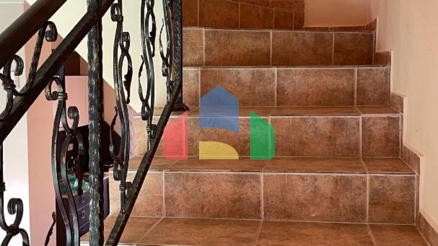 Дом в закрытом коттеджном поселке в Болгарии, локация Елените