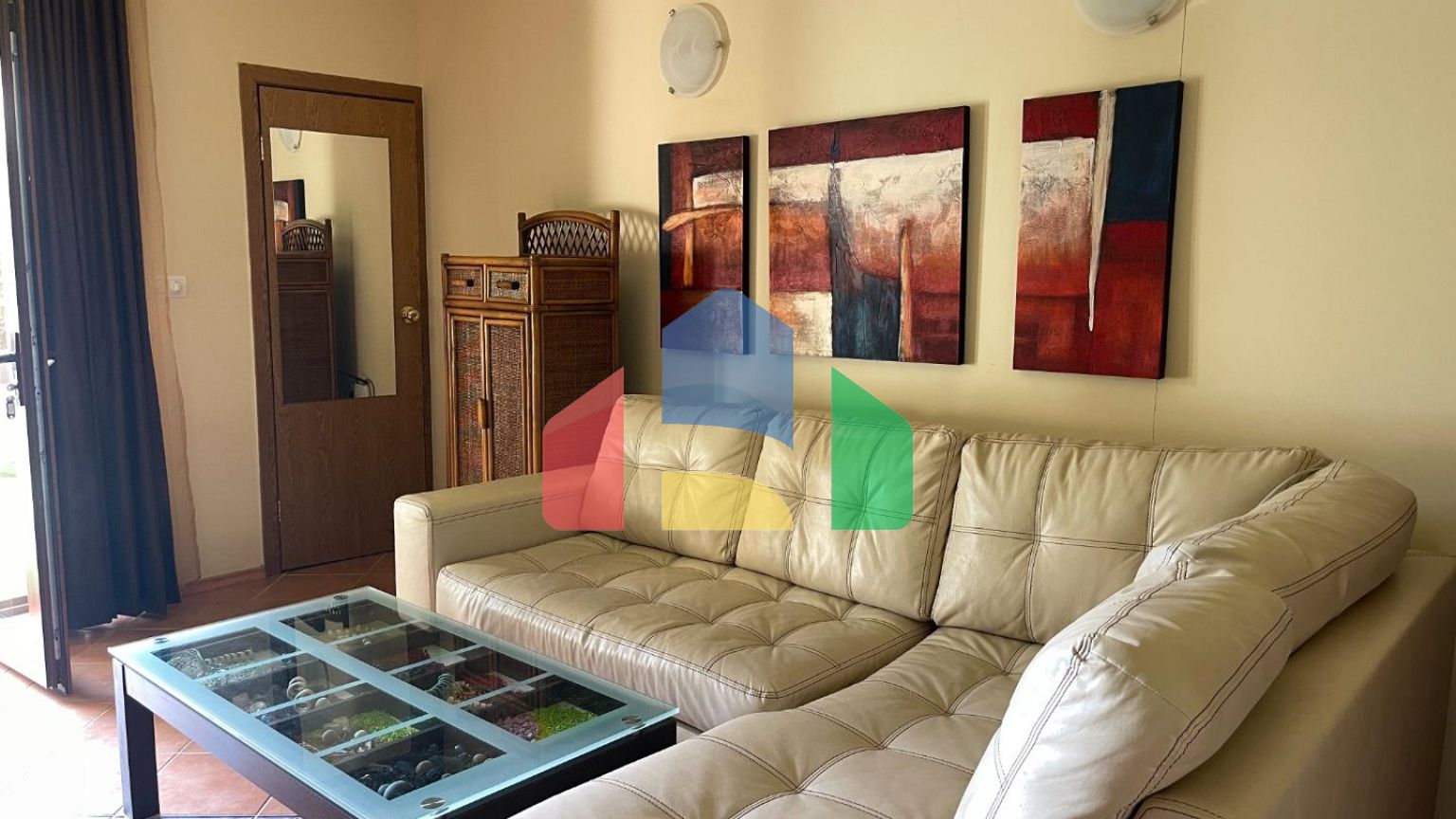 Таунхаус с приватным патио в закрытом коттеджном поселке в Болгарии, локация Елените