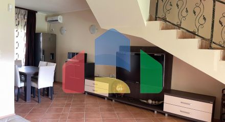 Таунхаус с приватным патио в закрытом коттеджном поселке в Болгарии, локация Елените