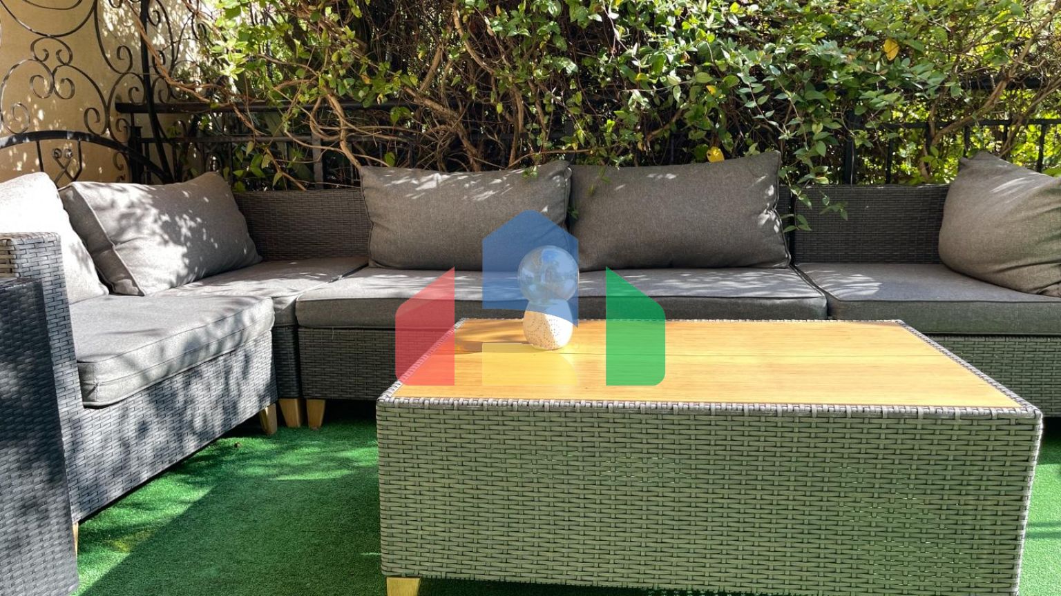 Таунхаус с приватным патио в закрытом коттеджном поселке в Болгарии, локация Елените