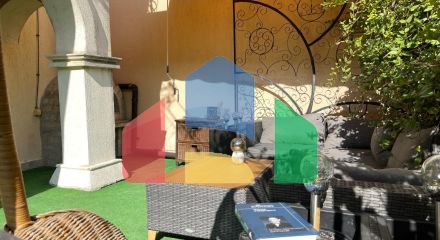 Таунхаус с приватным патио в закрытом коттеджном поселке в Болгарии, локация Елените