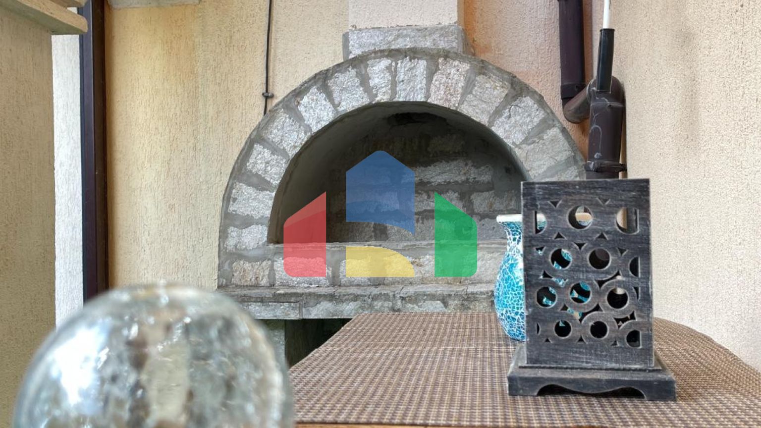 Таунхаус с приватным патио в закрытом коттеджном поселке в Болгарии, локация Елените