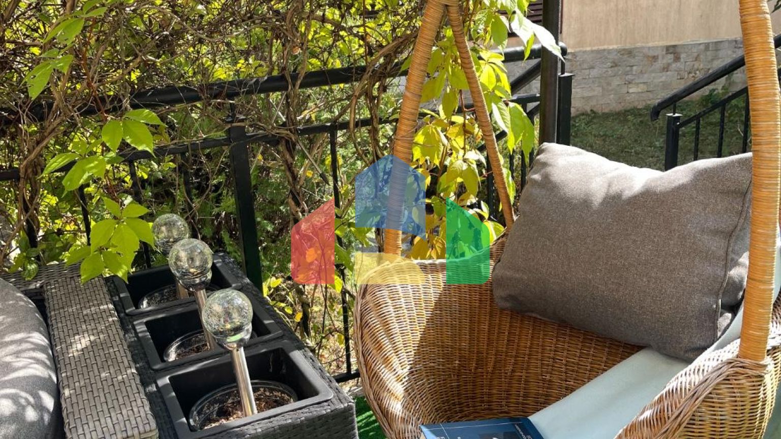 Таунхаус с приватным патио в закрытом коттеджном поселке в Болгарии, локация Елените