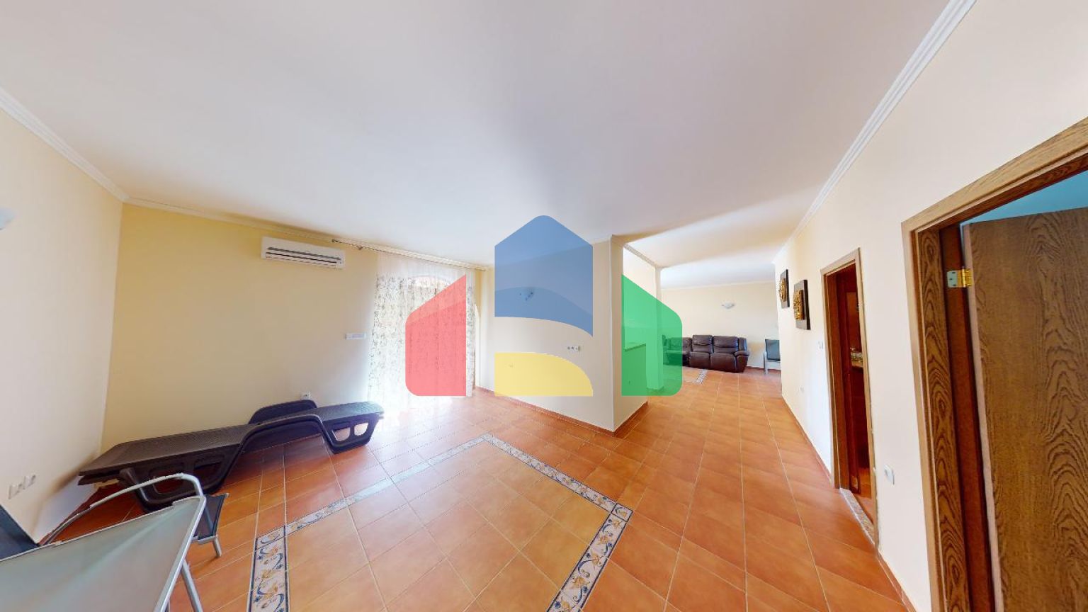 Просторный дом для отдыха в элитном комплексе 