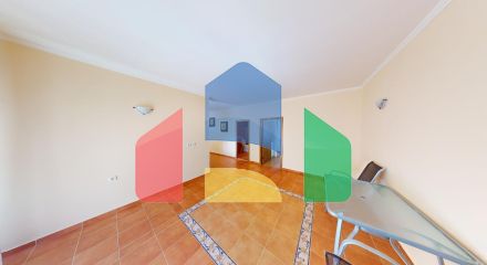 Просторный дом для отдыха в элитном комплексе 