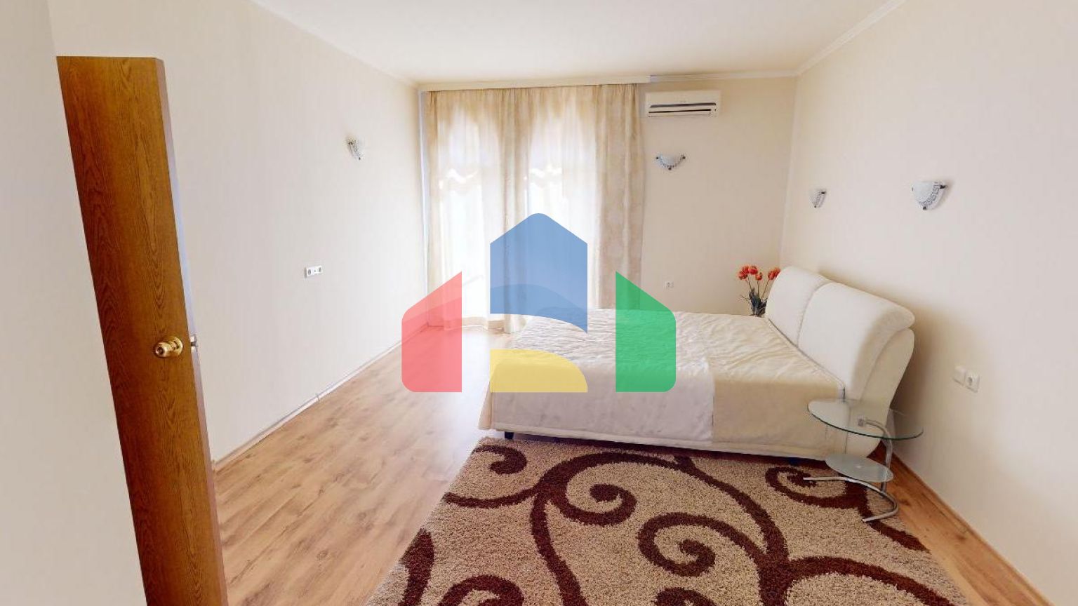 Просторный дом для отдыха в элитном комплексе 