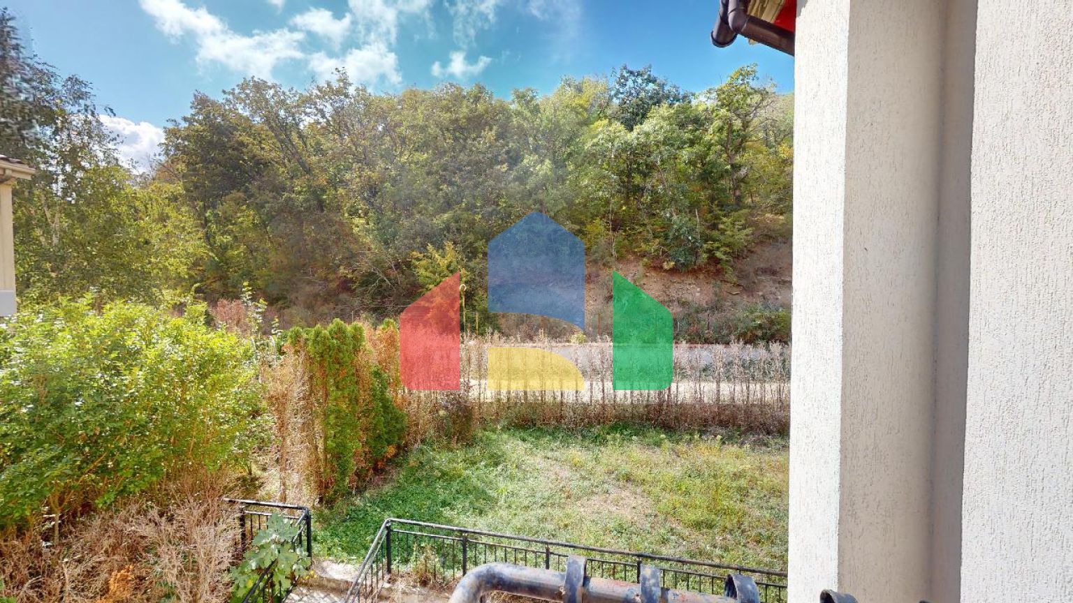 Просторный дом для отдыха в элитном комплексе 