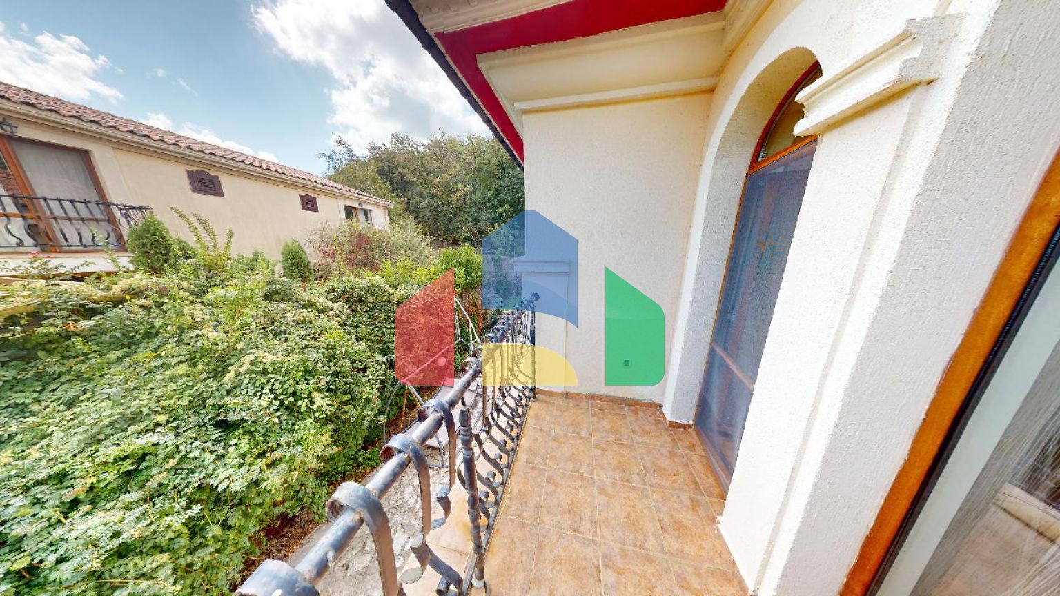 Просторный дом для отдыха в элитном комплексе 