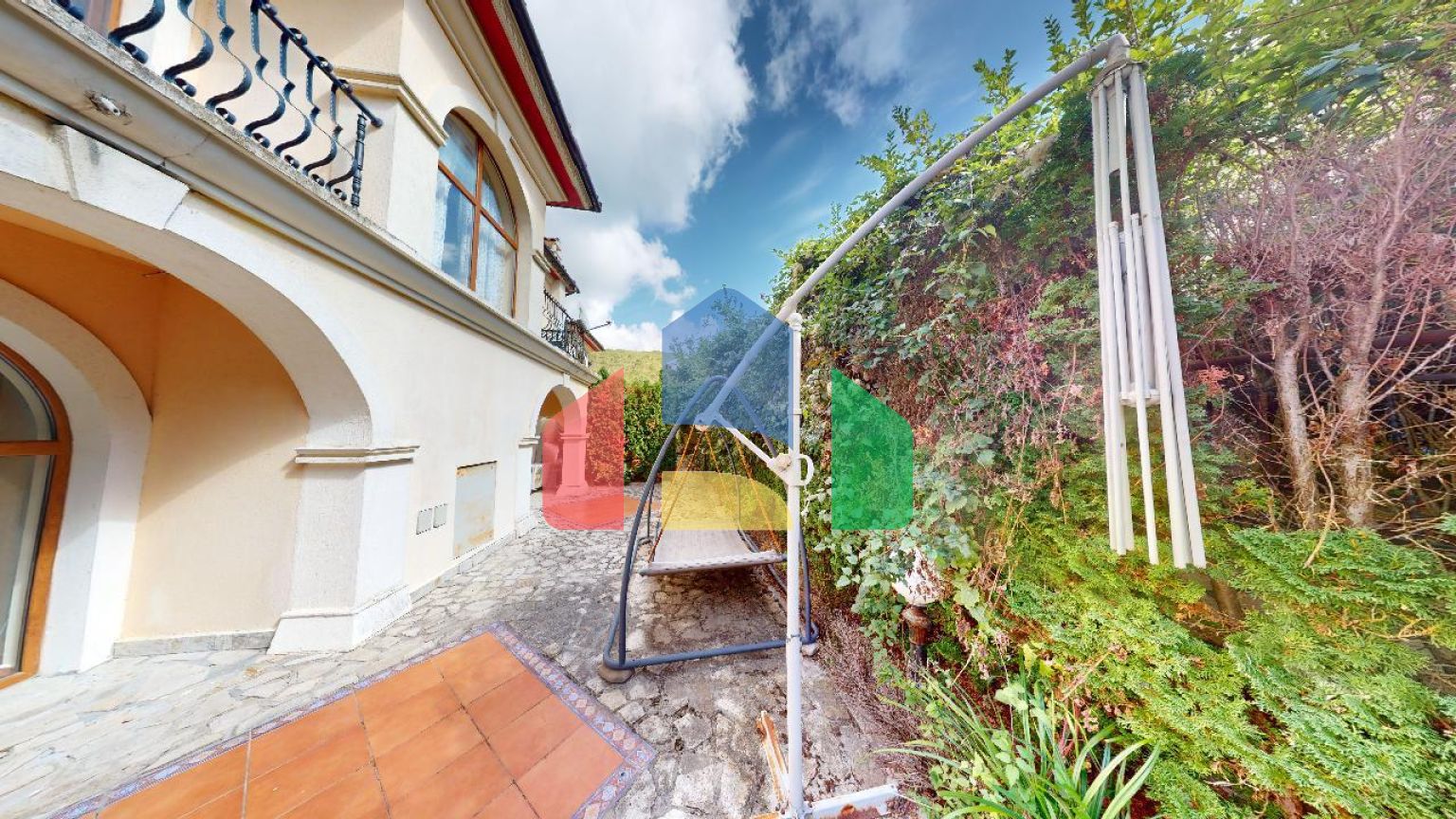 Просторный дом для отдыха в элитном комплексе 