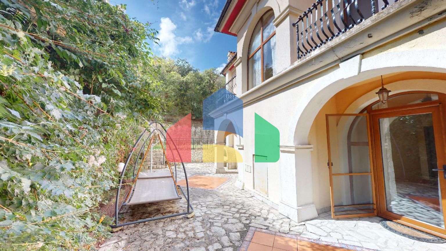 Просторный дом для отдыха в элитном комплексе 