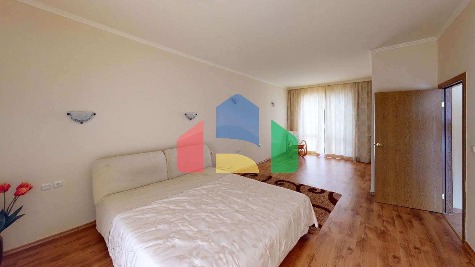 Просторный дом для отдыха в элитном комплексе 