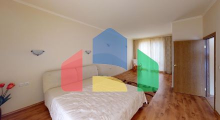 Просторный дом для отдыха в элитном комплексе 