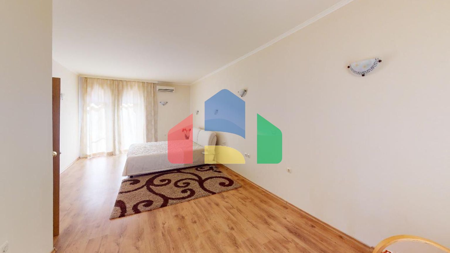 Просторный дом для отдыха в элитном комплексе 