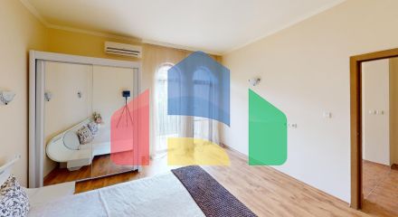 Просторный дом для отдыха в элитном комплексе 