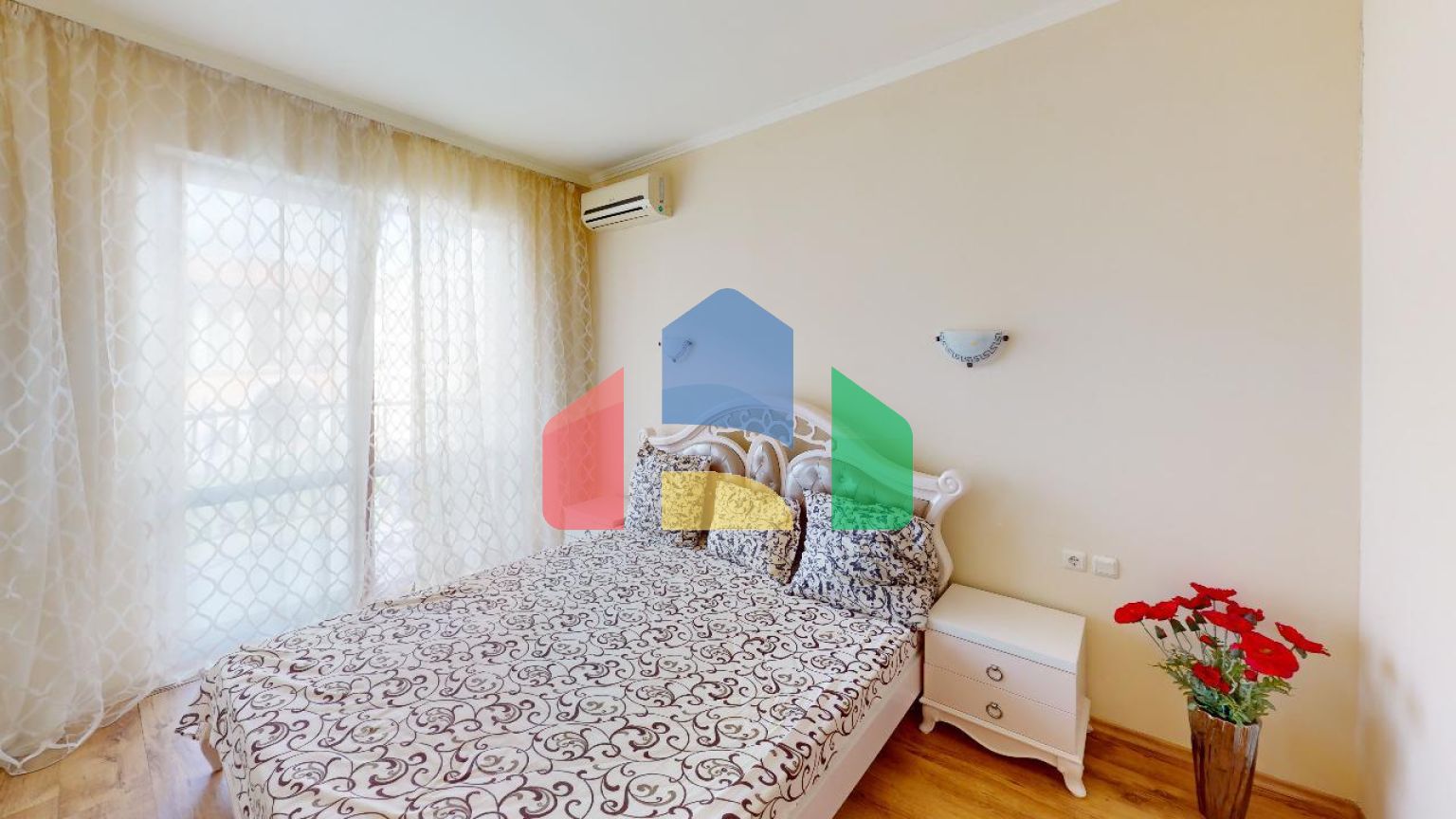 Просторный дом для отдыха в элитном комплексе 