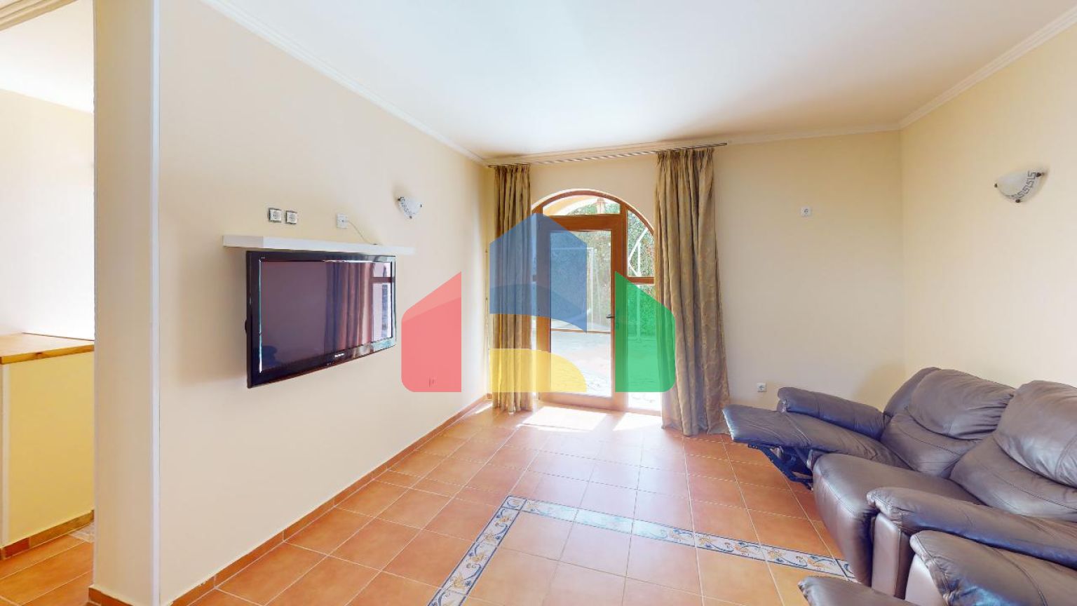 Просторный дом для отдыха в элитном комплексе 