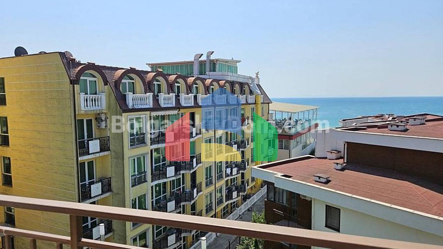 Трехкомнатная квартира в Мессамбрия Форт Бич