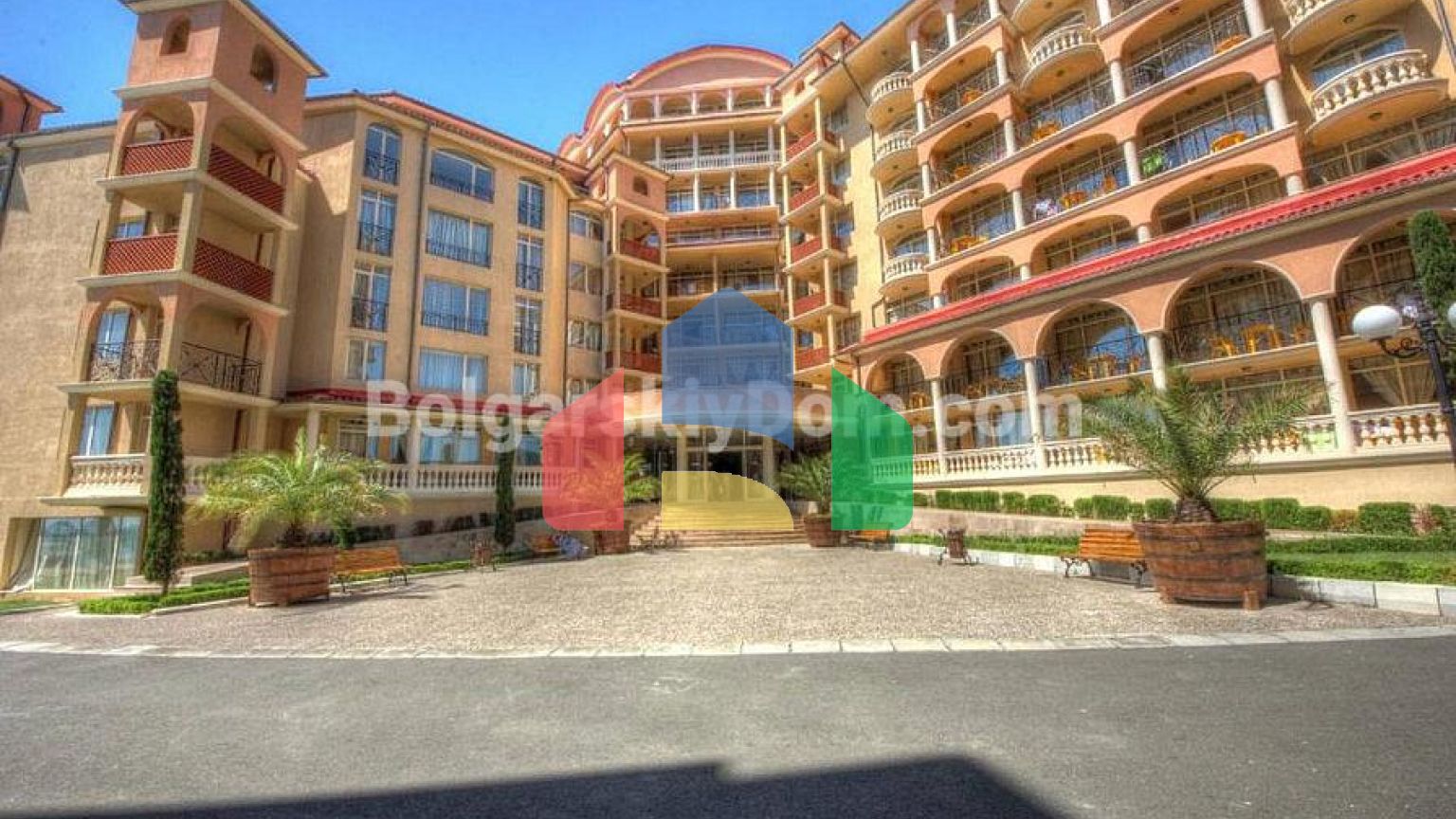 Трикімнатна квартира в атріум