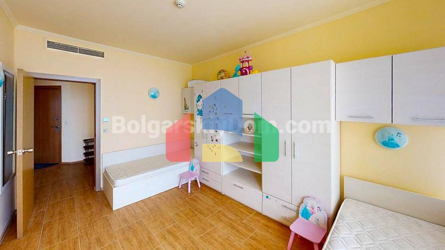 Трикімнатна квартира в атріум