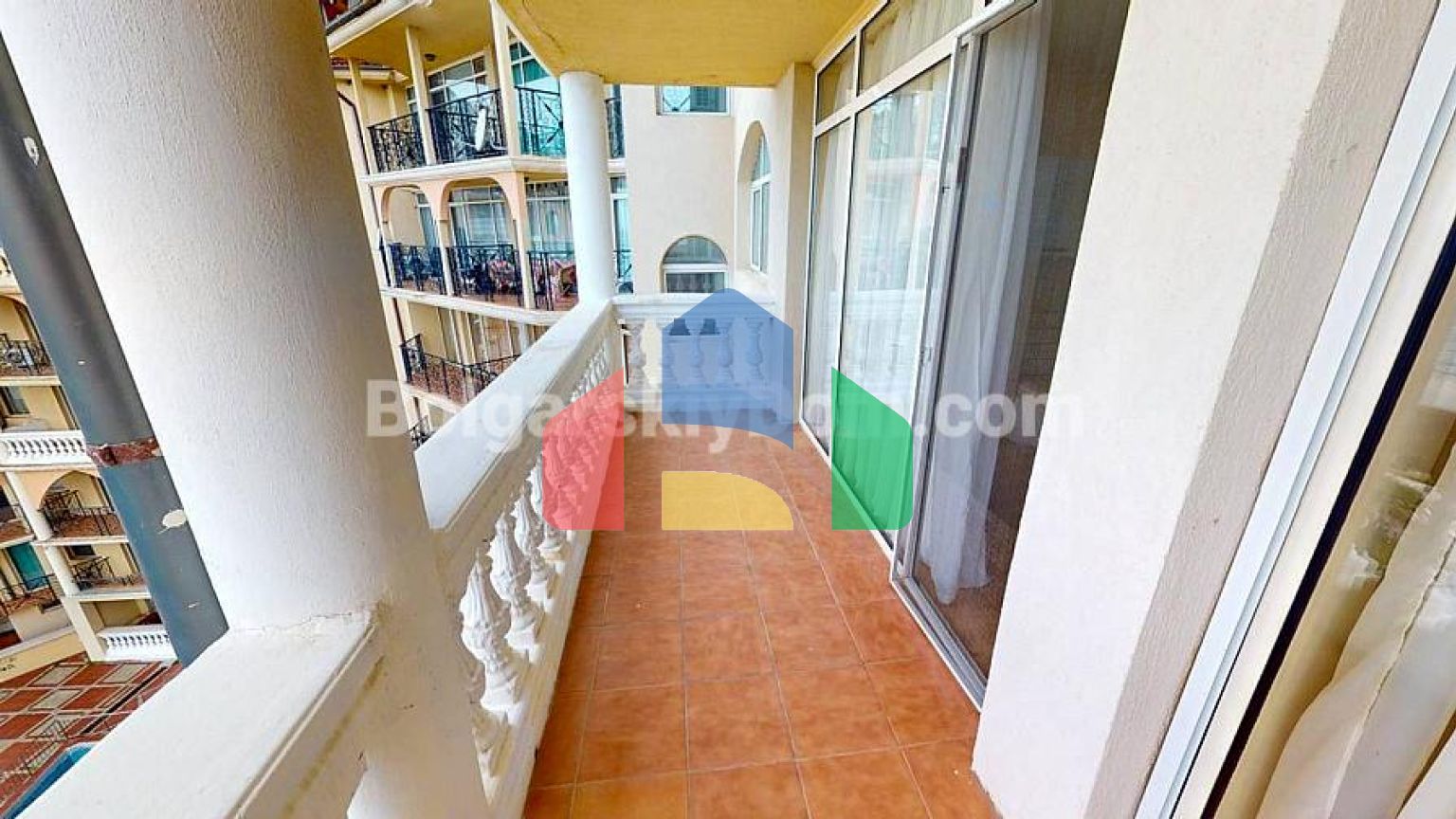 Трикімнатна квартира в атріум