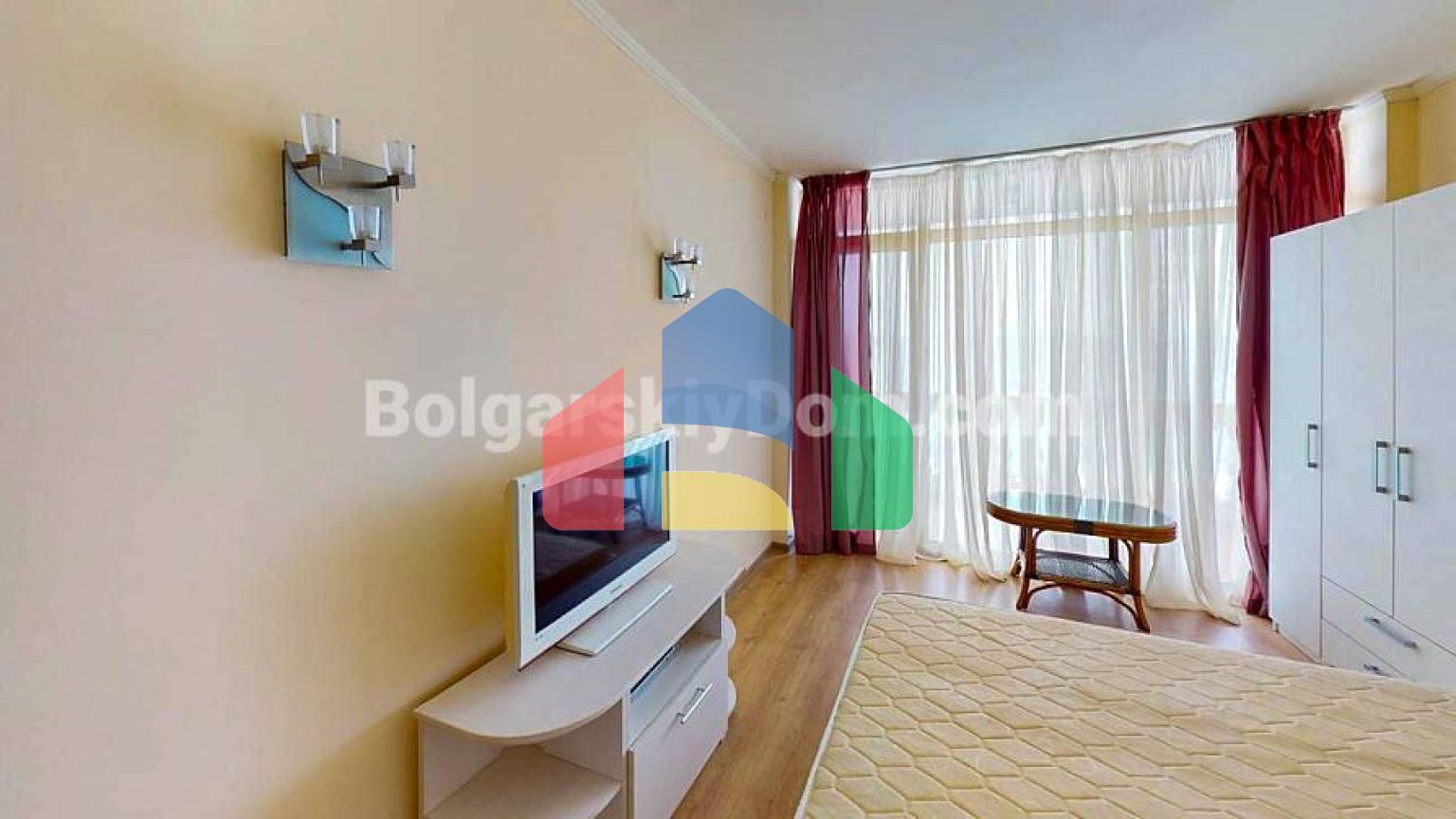 Трикімнатна квартира в атріум