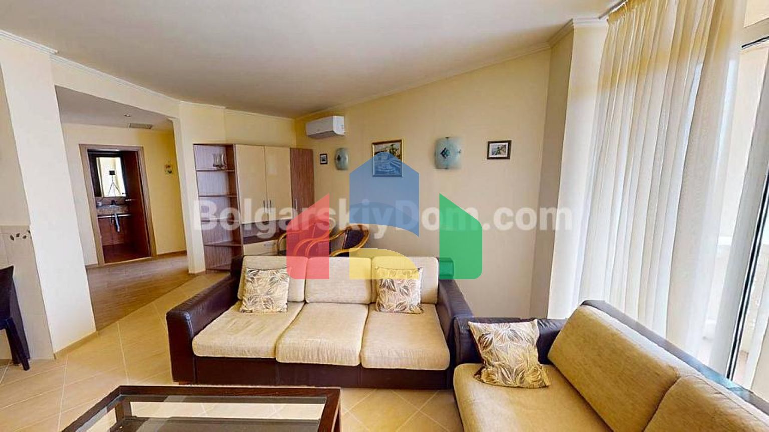 Трикімнатна квартира в атріум