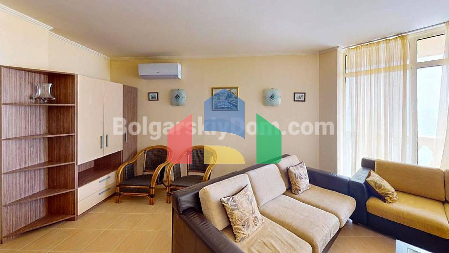 Трикімнатна квартира в атріум