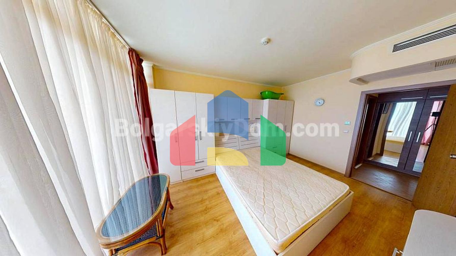 Трикімнатна квартира в атріум