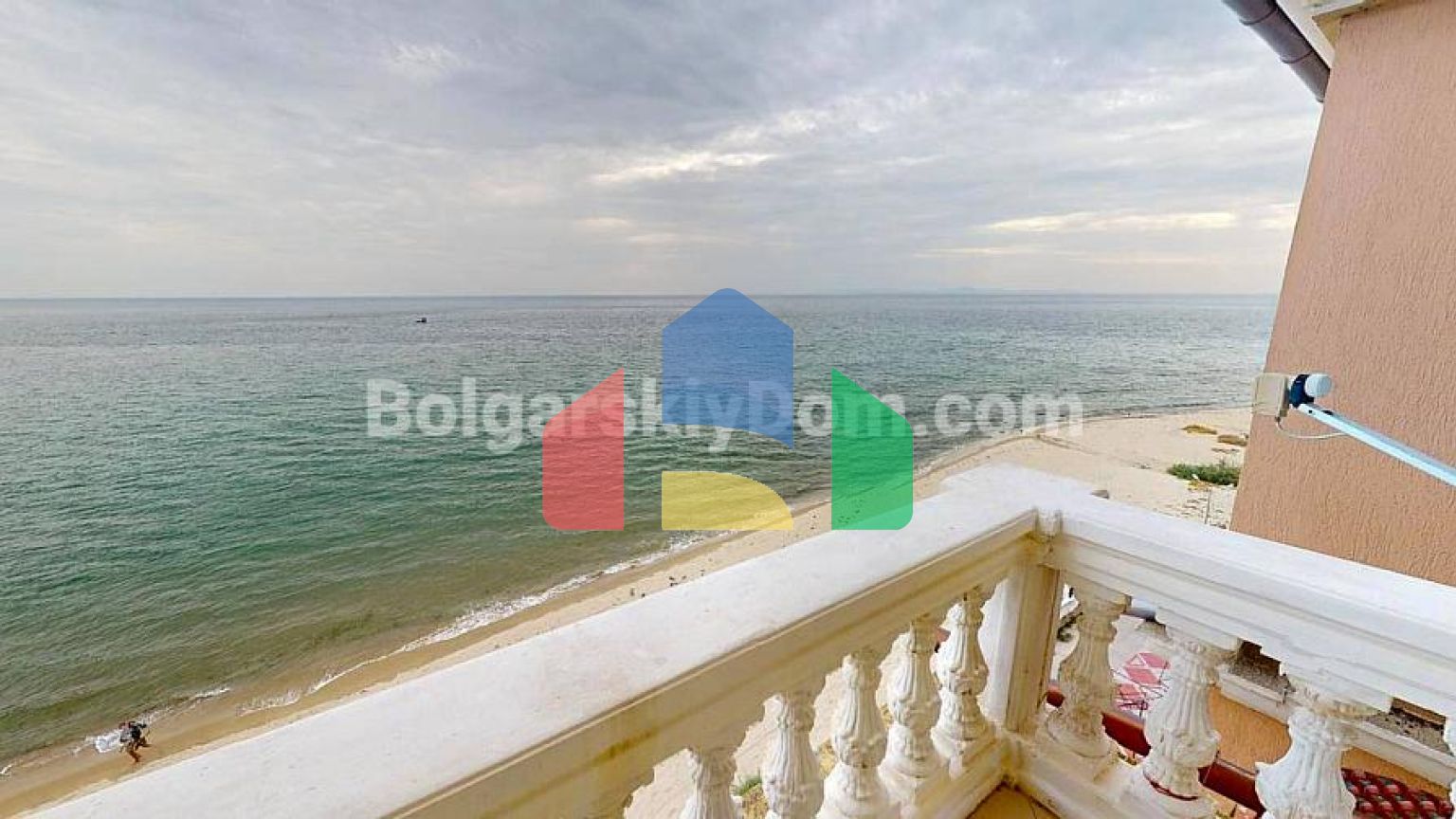 Трикімнатна квартира в атріум