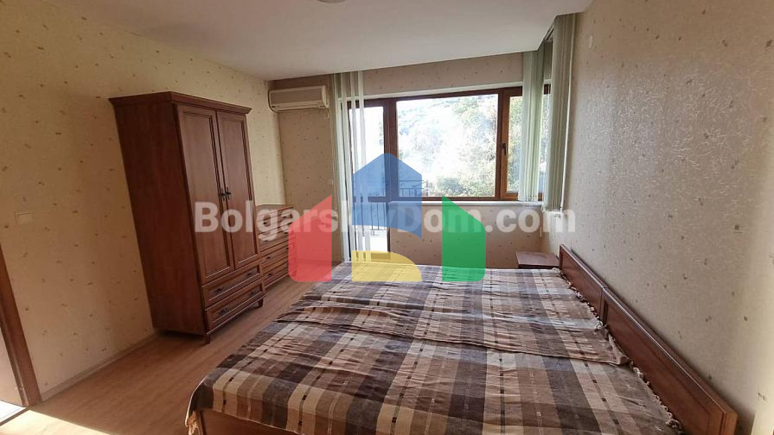 Трикімнатна квартира в Мессамбрія Форт Біч