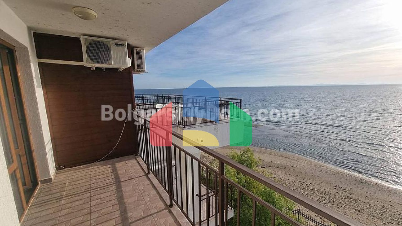 Трикімнатна квартира в Мессамбрія Форт Біч