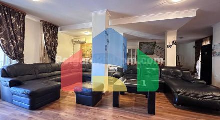 Двоповерхова вілла в Вілла Романа